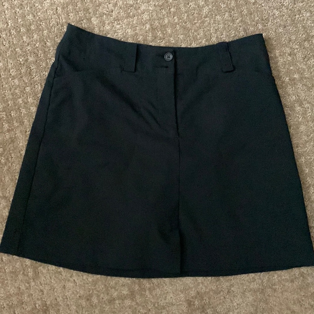 Nike golf Dri-fit Womens golf skort. Sz 4 like new-black